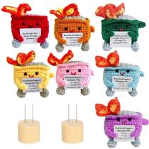 Suporte emocional: brinquedo de crochê, lixeira, fogo, presente feito à mão