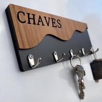 Suporte para Chaves em MDF: Organização Sofisticada e Prática com Toque de Madeira Carvalho