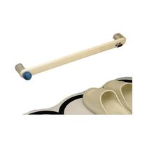 Suporte Para Chinelos De Banheiro Em Cores Contrastantes Montado Na Parede Sem Furadeira