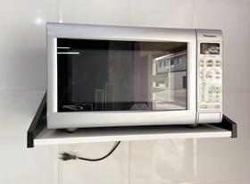 Suporte para microondas de até 35L branco com laterais preto