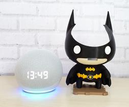 Suporte Tema Batman compatível com Alexa Echo Dot 4 Com e sem Relógio - CEO 3D PRINTING