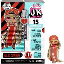 Surpresa l.O.L. JK M.C. Swag Mini Fashion Doll com 15 surpresas