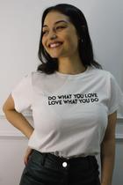 T-shirt branca "do what you love" - Isabasi