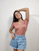 T-shirt Camiseta de Malha Suede Rosa Desistir Jamais T-shirt Camiseta de Malha Suede Rosa Desistir Jamais