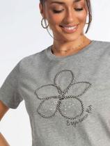 T-shirt com bordado T-shirt com bordado