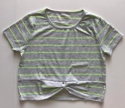 T-shirt com listras neon T-shirt com listras neon