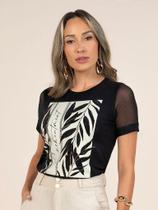 T-shirt com pedrinha maquinada miravest