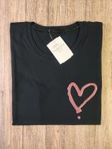 T-shirt coração manga curta preto surto clothing feminina tam M