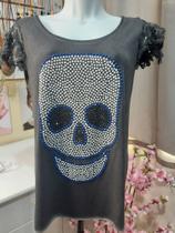 T- Shirt em Viscolycra com Pedrarias - Caveira - Tamanho G T- Shirt em Viscolycra com Pedrarias - Caveira - Tamanho G