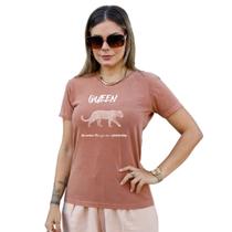 T-Shirt Estonada Camel Onça Queen Branca