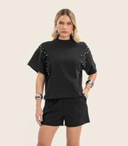 T- Shirt Feminina Gola Alta em Malhão Endless Preto T- Shirt Feminina Gola Alta em Malhão Endless Preto
