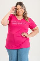 T-shirt Feminina Plus Size em Malha Algodão c/ Estampa "TREND SETTER CHIC" - Serena T-shirt Feminina Plus Size em Malha Algodão c/ Estampa "TREND SETTER CHIC" - Serena