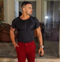 T-shirt henley moletim preta T-shirt henley moletim preta