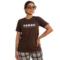 T-Shirt Marrom Escuro Fases da Lua