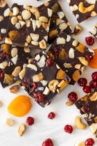 Tabletas de Chocolate 70% - Com Castanhas e Frutas Claras - 100g - A Granel