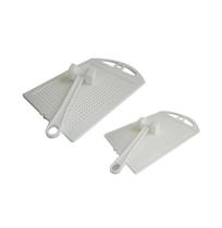 Tabua de Corte de Plastico Branco Grande com Afiador com Martelo Coamil 23,3x29,5cm - Plast show