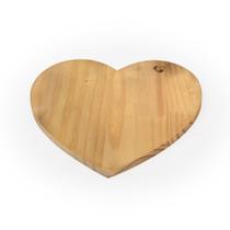 Tabua em formato de coração em madeira pinus sweet heart 29cm - Decor Glass