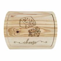 Tábua para Queijos e Frios Cheese em Madeira de Pinus Natural com Friso Gravação a Laser e Óleo Mineral Tábua para Queijos e Frios Cheese em Madeira de Pinus Natural com Friso Gravação a Laser e Óleo Mineral