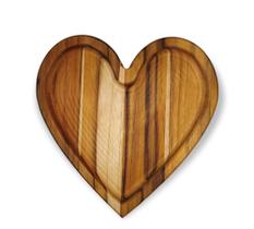 Tábua/ petisqueira em formato de coração de madeira Teca - WR ROUTER