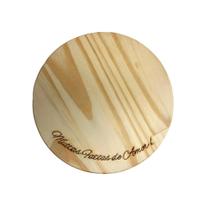 Tábua Redonda de Madeira com Frase "Muitas Fatias de Amor" 22 cm