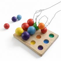 Tabuleiro de Bolas, da Criando - Brinquedo de Atividade de Encaixar ou Parear com 12 esferas de Madeira, 6 grandes e 6 médias - Cód. ColTB