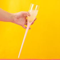 Taça de Brinde para Praia - Cheers com Haste Inserível na Areia Taça de Brinde para Praia - Cheers com Haste Inserível na Areia