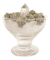 Taça De Vidro Com Pirita E Quartzo Transparente Para Energização Dourado Taça De Vidro Com Pirita E Quartzo Transparente Para Energização Dourado