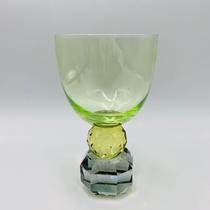 Taça Vidro Bola Verde Claro e Cinza Lapidada 300ml 16x10cm Taça Vidro Bola Verde Claro e Cinza Lapidada 300ml 16x10cm