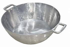 Tacho alumínio batido polido n 32 c/ tampa leve.