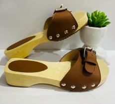 Tamanco Baixo Madeira Linda Ramalho Tamanco Baixo Madeira Linda Ramalho