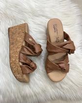 Tamanco em Couro com Salto Plataforma Anabela em Cortiça com Duas Tiras e Nó - 365 Soft - Caramelo