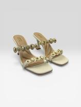 Tamanco Feminino De Salto Médio Com Aplicações Off White Tamanco Feminino De Salto Médio Com Aplicações Off White