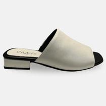 Tamanco Off White com Detalhe Preto Couro Macio Salto Baixo