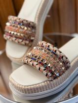 Tamanco pedrarias solado alto padrão impecável Tamanco pedrarias solado alto padrão impecável