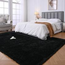 Tapete Area Fluffyrug Black Plush 120x180cm para quarto Tapete Area Fluffyrug Black Plush 120x180cm para quarto
