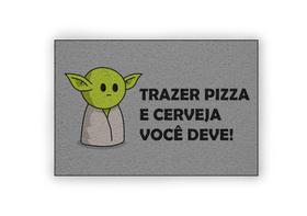 Tapete Capacho 60x90cm Personalizado YODA - TRAZER PIZZA E CERVEJA VOCÊ DEVE!