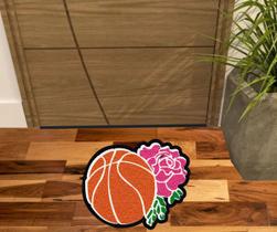 Tapete capacho bola de basket e flor decorativo medida grande.