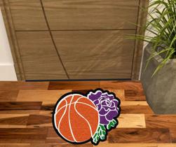 Tapete capacho bola de basquete e flor para decoração. Tapete capacho bola de basquete e flor para decoração.