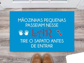 Tapete Capacho Decorativo Entrada Porta Sala Mãozinhas Pequenas passeiam nesse lar, tire o sapato antes de entrar Colorido