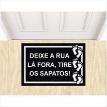 Tapete Capacho Divertido Deixe a Rua La Fora Preto.