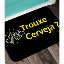Tapete Capacho Frase Trouxe Cerveja Decoração Preto 40x60cm Tapete Capacho Frase Trouxe Cerveja Decoração Preto 40x60cm