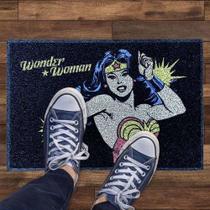 Tapete Capacho Mulher Maravilha Wonder Woman Oficial DC - Zona Criativa