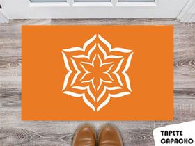 Tapete Capacho Personalizado Flor Central com fundo laranja