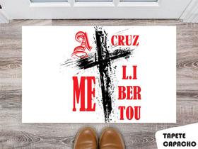 Tapete Capacho Personalizado Jesus a Cruz me Libertou Vermelho e Preto