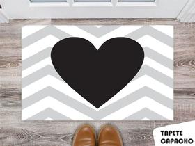 Tapete Capacho Personalizado Preto com Fundo Listrado, Cinza e Branco