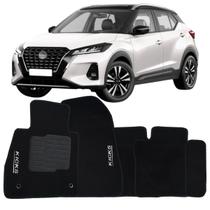 Tapete Carpete Kicks 2016 à 2024 Preto Logo Bordado Jogo 5 Peças Ecotap S5214 Automotivo Soft Tapete Carpete Kicks 2016 à 2024 Preto Logo Bordado Jogo 5 Peças Ecotap S5214 Automotivo Soft