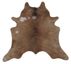 Tapete de couro de boi. Pele bovina natural. 1,70 x 1,80 m. Marrom e branco. P1535