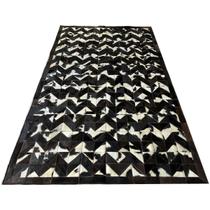 Tapete de couro preto branco chevron 1,50x2,50 com bordas Tapete de couro preto branco chevron 1,50x2,50 com bordas
