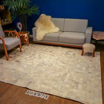 Tapete de Couro Quadriculado Off White 2x2,5m com placas de 7x7cm