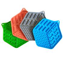 Tapete de Lamber Comedouro interativo Silicone Cores Variadas Cubo 2D Tapete de Lamber Comedouro interativo Silicone Cores Variadas Cubo 2D